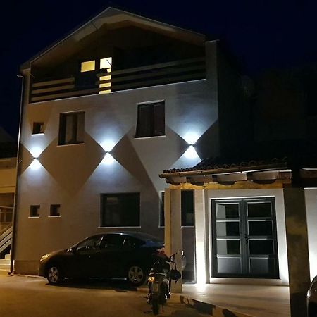 Elizabeta Deluxe Rooms Биоград на Мору Екстериор снимка