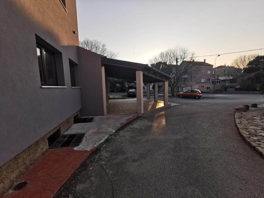 Elizabeta Deluxe Rooms Биоград на Мору Екстериор снимка