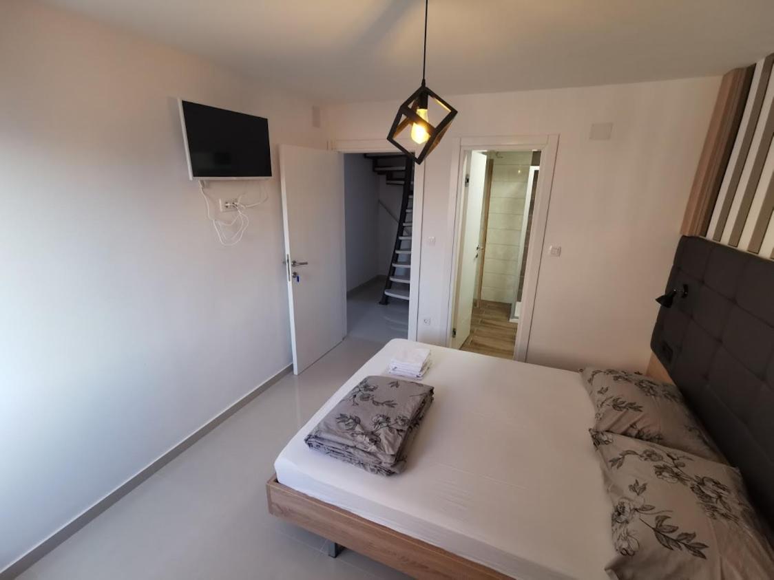 Elizabeta Deluxe Rooms Биоград на Мору Екстериор снимка
