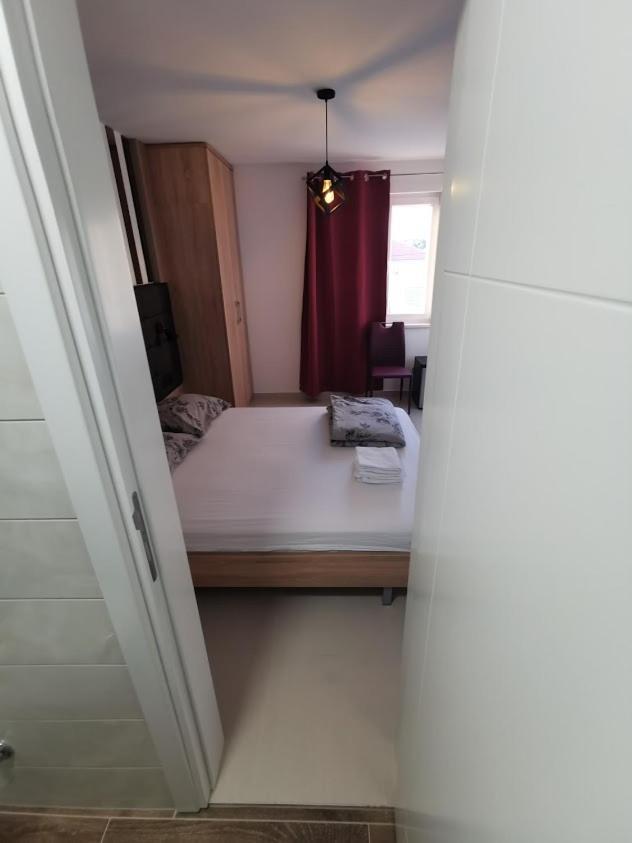 Elizabeta Deluxe Rooms Биоград на Мору Екстериор снимка