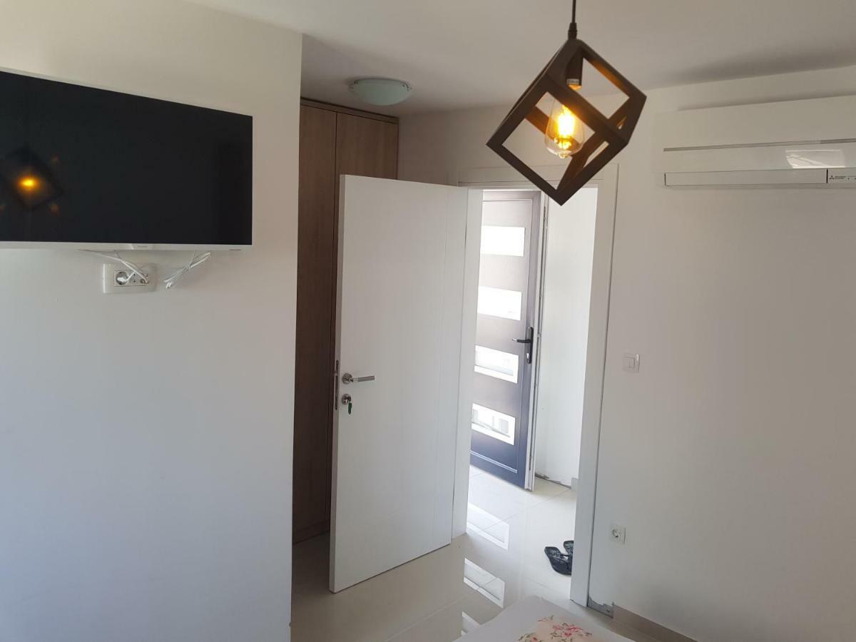 Elizabeta Deluxe Rooms Биоград на Мору Екстериор снимка