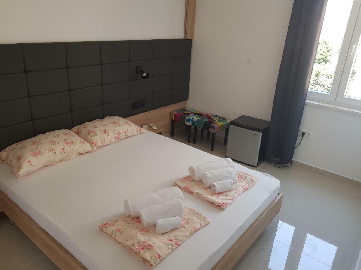 Elizabeta Deluxe Rooms Биоград на Мору Екстериор снимка