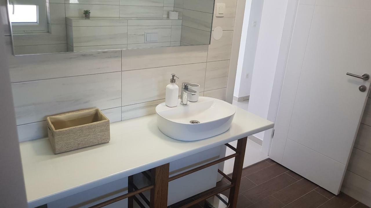 Elizabeta Deluxe Rooms Биоград на Мору Екстериор снимка